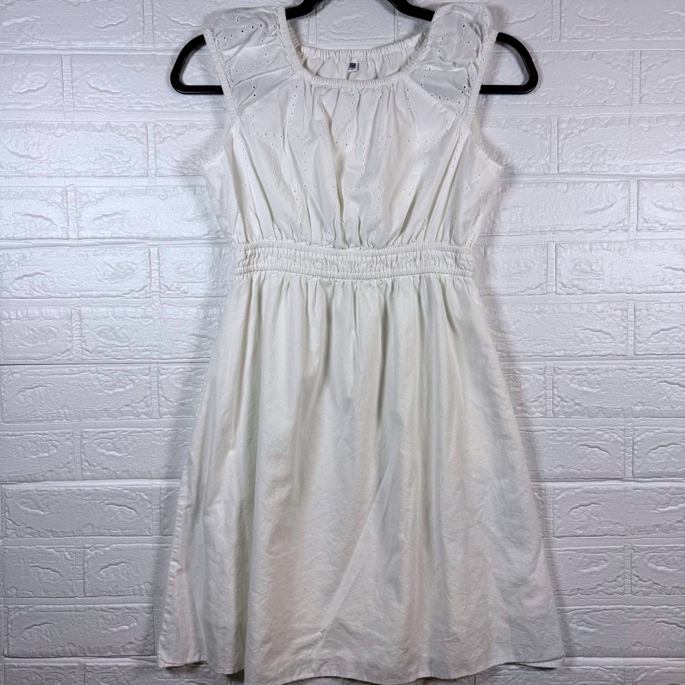 Uniqlo Sleeveless Dress Girls Size 150 White Eyelet Lace Smocked Waist Summer